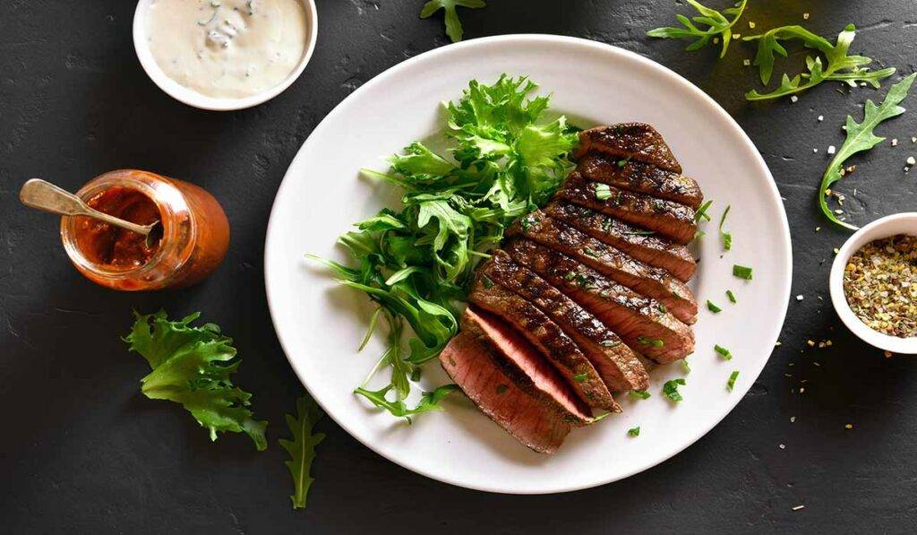Beef & heirloom tomato salad