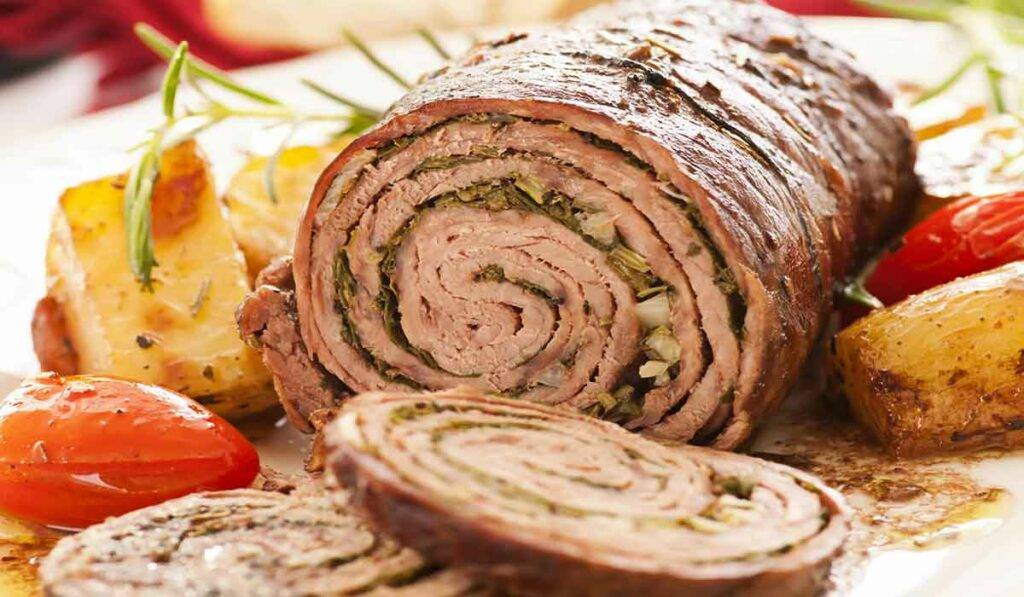 stuffed beef tenderloin with gorgonzola cheese and port wine sauce